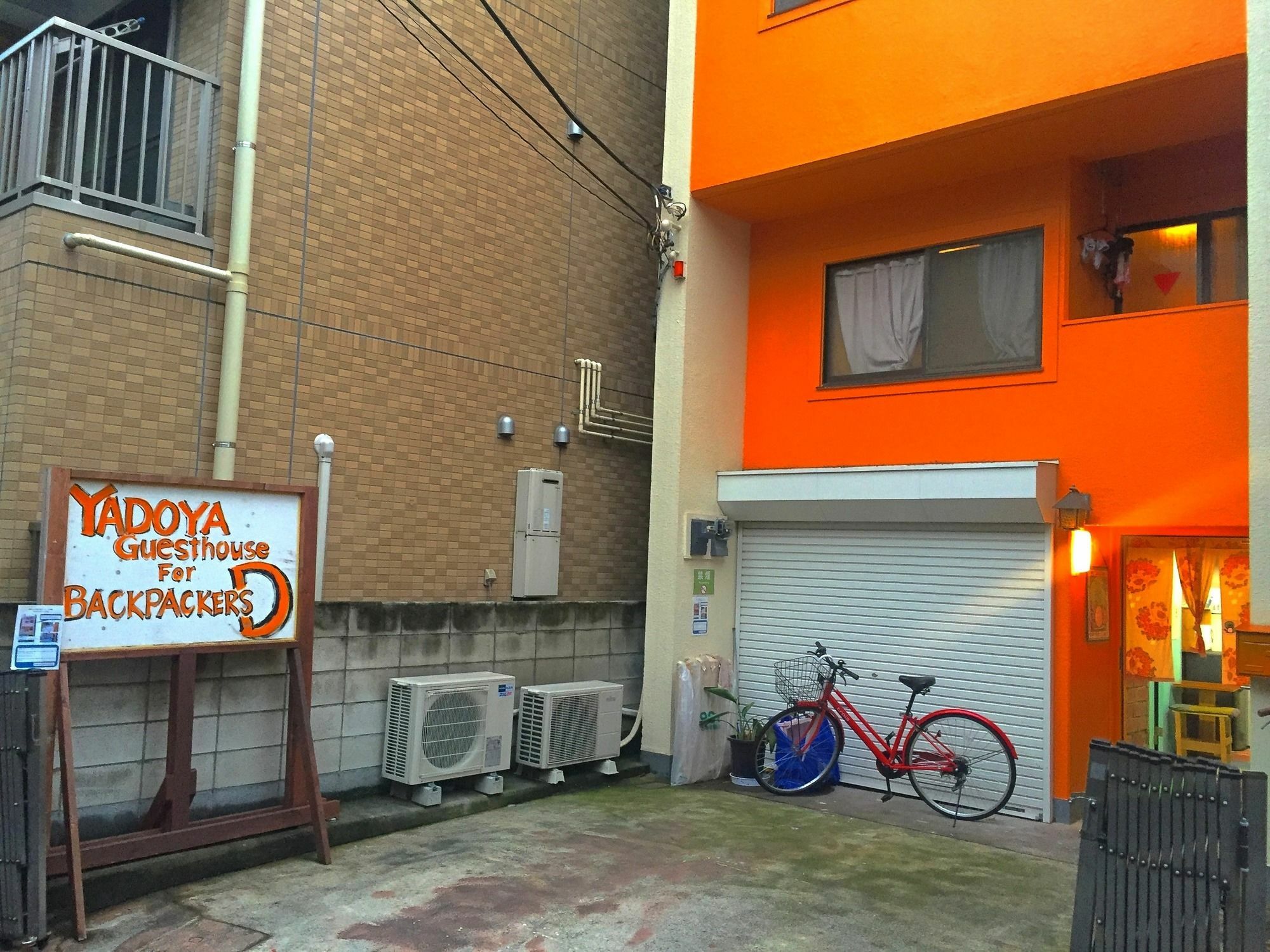 Yadoya Guest House Orange Токио Экстерьер фото